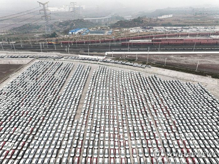 지난 3월 중국에서 수출을 기다리고 있는 차량들. 신화연합뉴스