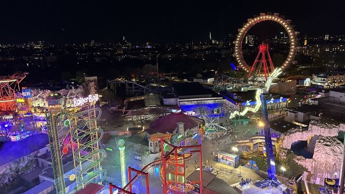 프라터 공원 야경.  /사진= 강예신 여행+ 기자