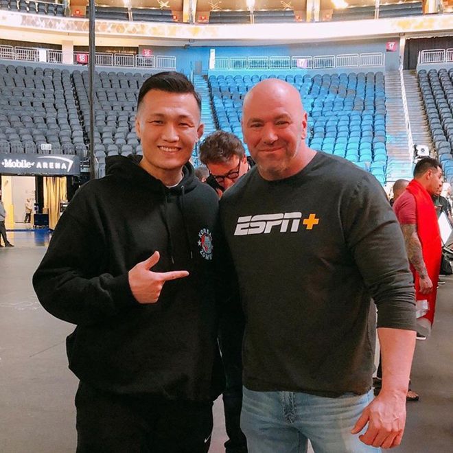 2020년 3월 페더급 공식랭킹 4위 정찬성(왼쪽), 데이나 화이트 회장. 사진=UFC248 백스테이지 영상 화면