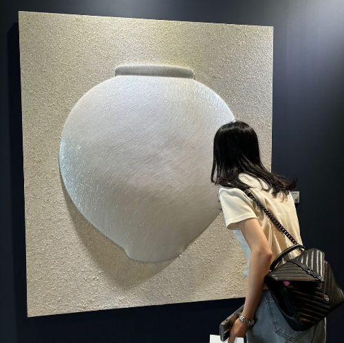 백진희는   캐주얼하면서도 세련된 스타일을 선보였다. 사진=백진희 SNS