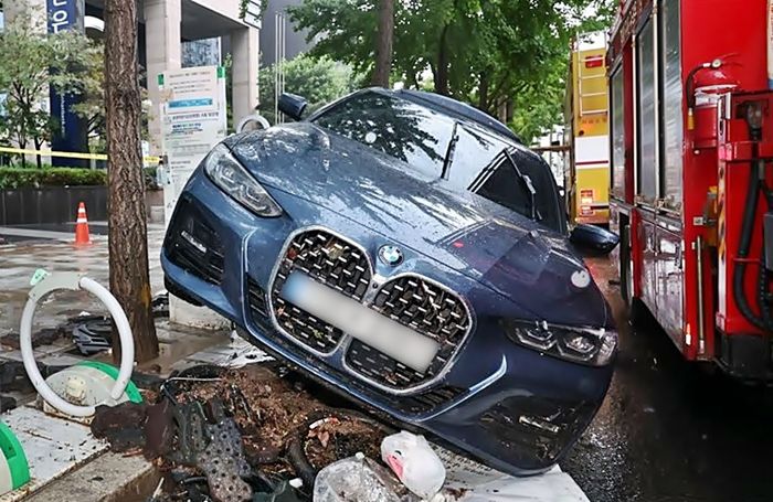 2년전 강남서 발생한 침수차 피해 [사진출처=연합뉴스]