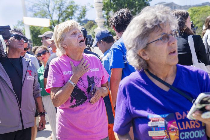 1일(현지시간) 미국 연방 대법원 앞 모습. [사진출처 = 연합뉴스]