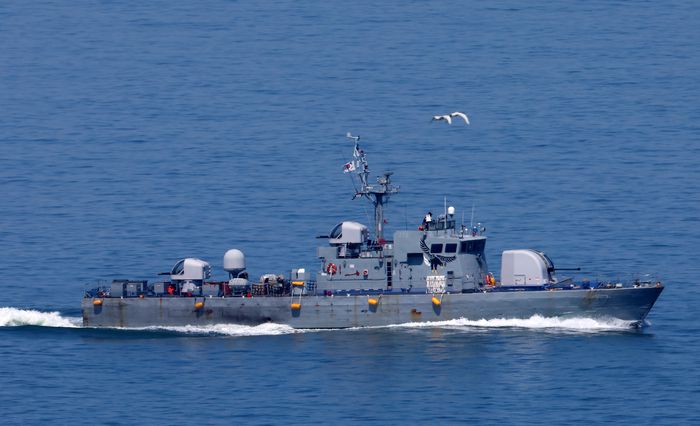 북한이 오물풍선 살포 및 동해상으로 탄도미사일 발사한 지난달 26일 오전 인천시 옹진군 대연평도 인근 해상에서 해군 경비정이 경계 작전을 수행하고 있다. [사진 출처 = 연합뉴스]