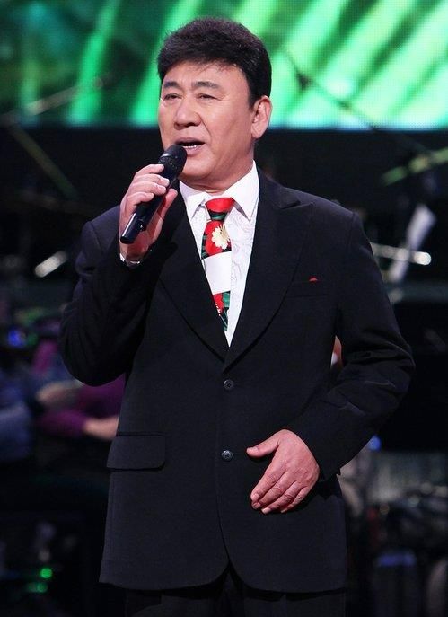 히트곡 ‘봉선화 연정’ 등으로 큰 인기를 누린 트로트 가수 현철이 15일 오후 지병으로 별세했다. 항년 82세. 연합뉴스