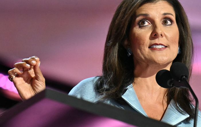 미국 공화당 대선 경선에서 중도 하차한 니키 헤일리 전 유엔대사가 16일(현지시간) 위스콘신주 밀워키에서 열린 공화당 전당대회 둘째 날 행사에서 연설하고 있다. 이날 헤일리 전 대사는 “도널드 트럼프 전 대통령을 강력하게 지지한다”고 밝혔다. 2024.07.17 [사진 = EPA 연합뉴스]