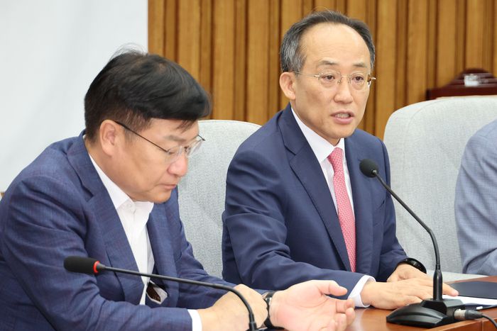 국민의힘 추경호 원내대표가 19일 오전 서울 여의도 국회에서 열린 원내대책회의를 주재하고 있다.[사진출처 = 연합뉴스]