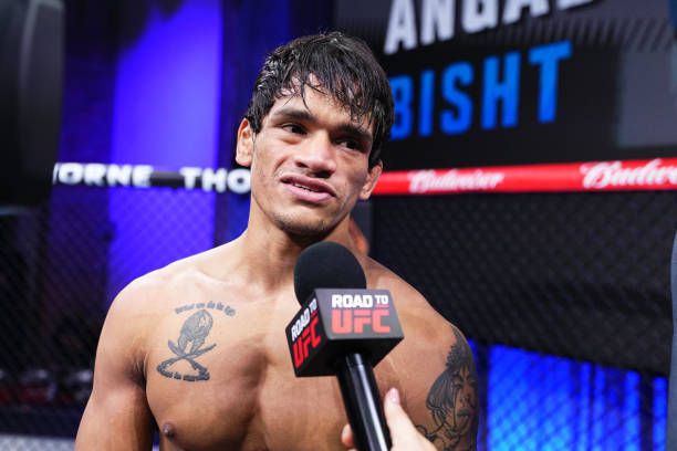 앙가드 비슈트가 Road to UFC 시즌3 준결승 진출 인터뷰를 하고 있다. 사진=TKO