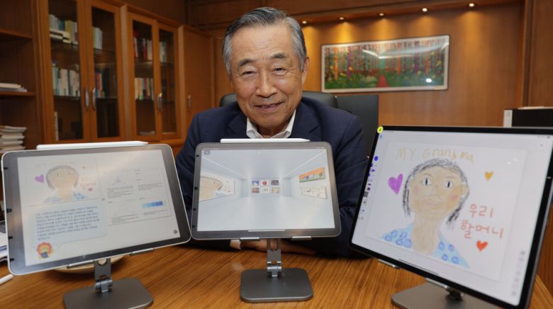 박기석 시공테크·아이스크림미디어 회장이 서울 강남구 삼성역 인근 아이스크림아트 사무실에서 태블릿에 펼쳐지는 아이스크림아트 서비스를 살피고 있다. 아이스크림아트는 유아·초등학생들을 위한 인공지능(AI) 기반 디지털 스케치북이다. 이승환 기자