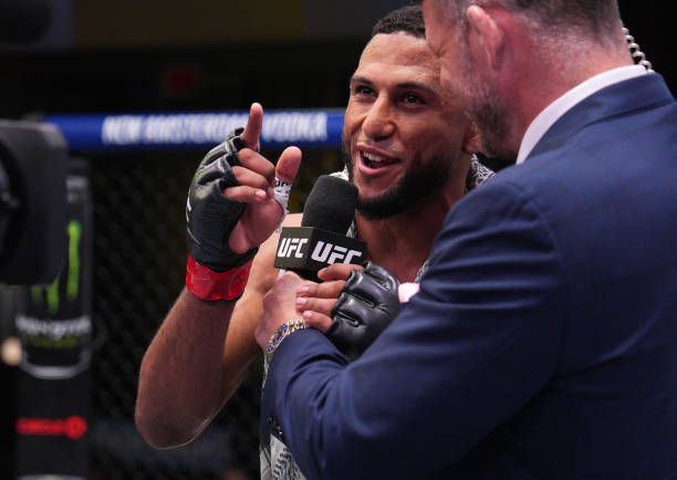 유세프 잘랄이 2024년 8월 UFC 5승째를 거둔 후 현장 인터뷰를 하고 있다. 사진=TKO