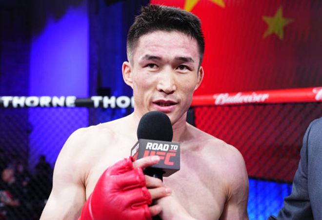 발인 제슬리가 중국 퍼포먼스 인스티튜트 상하이에서 Road to UFC 시즌3 준결승 진출 소감을 말하고 있다. 사진=TKO