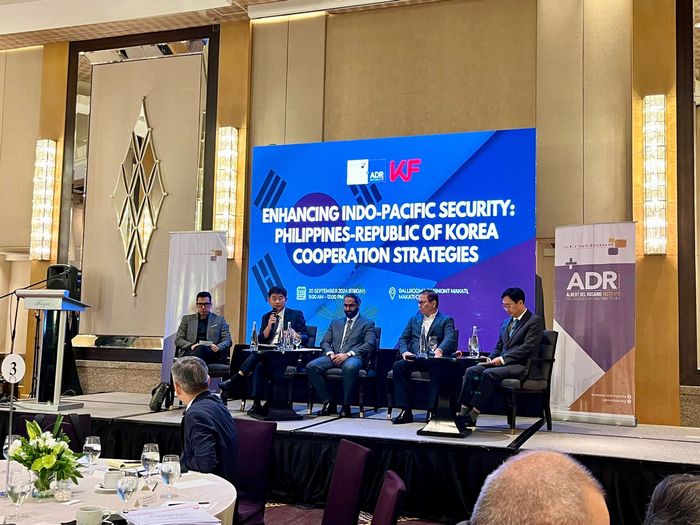 패널 토론에서 연세대 국제대학원 박재적 교수, 신범철 세종연구소 수석연구위원 등 양국 전문가들이 토론하고 있다. [사진=KF]