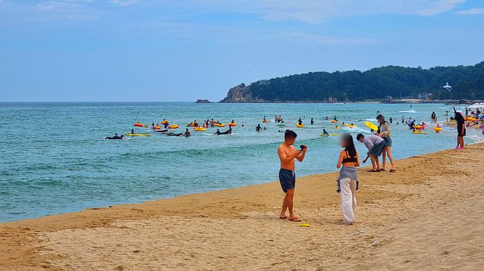 서피비치를 찾은 방문객들 / 사진=김혜성 여행+ 기자