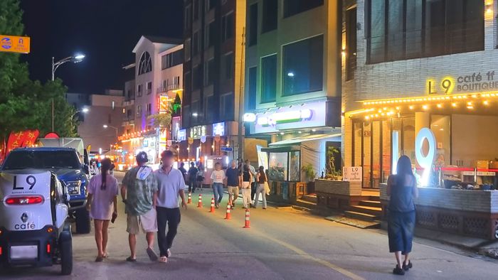 양양 밤 거리 / 사진=김혜성 여행+ 기자