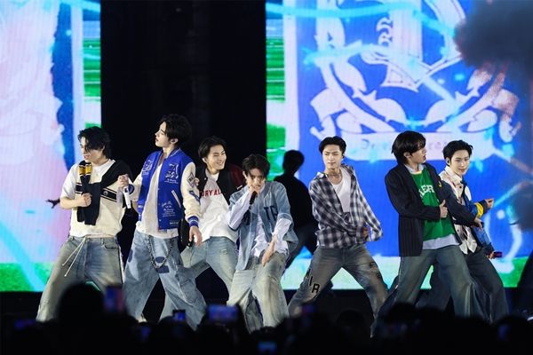 엔하이픈(정원, 희승, 제이, 제이크, 성훈, 선우, 니키)은 5일과 6일 양일간 경기도 고양시 고양종합운동장 주경기장에서 월드투어 ‘ENHYPEN WORLD TOUR-WALK THE LINE’(이하 ‘WALK THE LINE’)을 진행했다. / 사진 = 빌리프랩