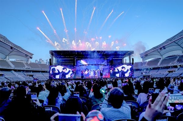 엔하이픈(정원, 희승, 제이, 제이크, 성훈, 선우, 니키)은 5일과 6일 양일간 경기도 고양시 고양종합운동장 주경기장에서 월드투어 ‘ENHYPEN WORLD TOUR-WALK THE LINE’(이하 ‘WALK THE LINE’)을 진행했다. / 사진 = 빌리프랩