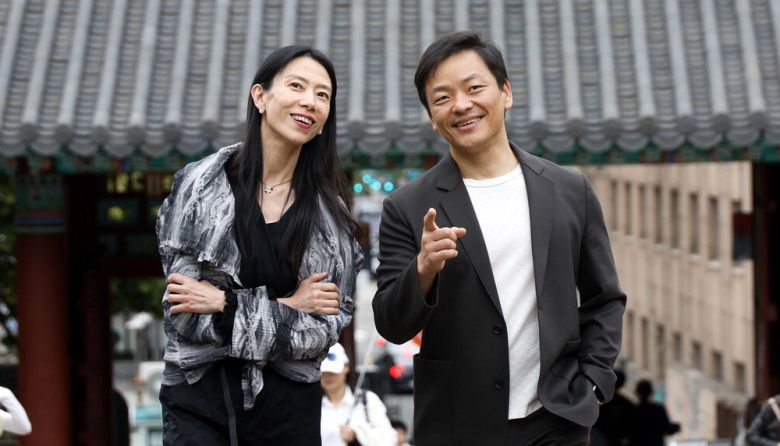 남산 한옥마을에서 만난 조주현 한예종 교수(왼쪽)와 신현식 앙상블시나위 대표. 김호영 기자