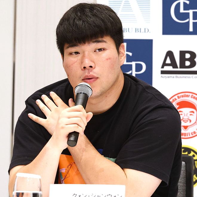 권장원이 2024 K-1 월드그랑프리 아시아 예선 통과 선수 기자회견에서 에롤 지메르만을 무제한급 토너먼트 희망 상대로 지목하고 있다. 사진=M-1 Sports Media