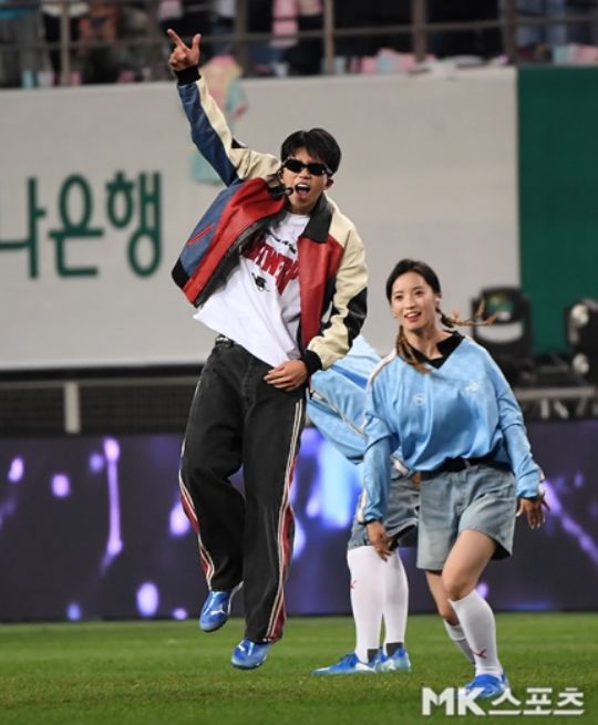 임영웅의  진솔한 인터뷰는 경기장을 찾은 팬들과 시청자들에게 깊은 감동을 선사했다.사진=천정환 기자