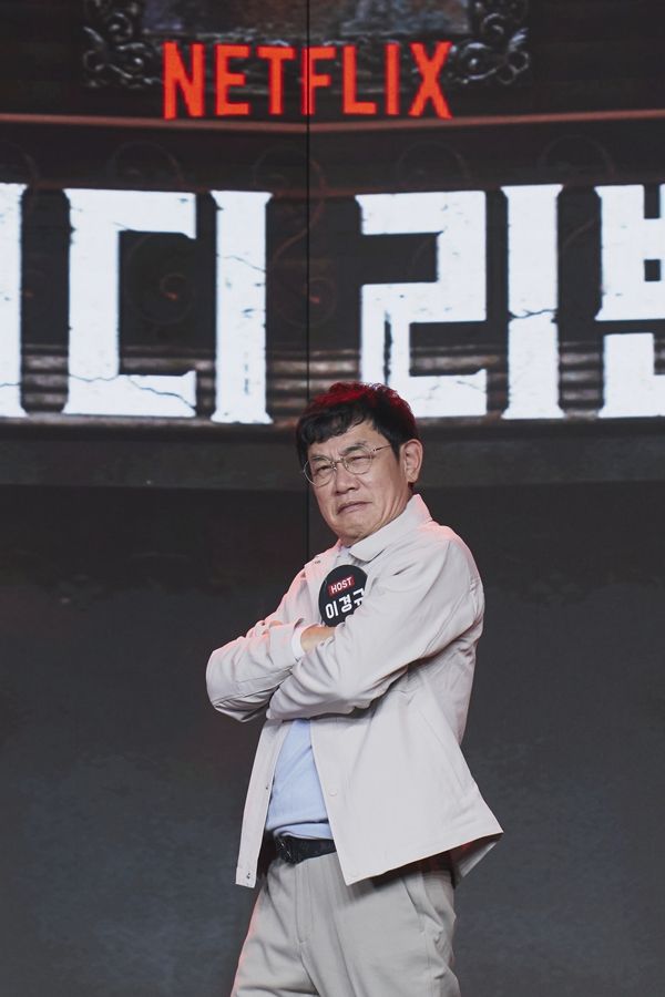 14일 오전 서울 중구 동대문 브이스페이스에서 넷플릭스 예능 ‘코미디 리벤지’ 제작발표회가 진행됐다. 이날 자리에는 권해봄 PD와 박현석 PD를 비롯해 이경규, 박나래, 이용진, 황제성, 김경욱, 이상준, 신기루, 곽범, 이창호, 이선민, 조훈, 신규진, 이재율, 엄지윤, 박세미, 김지유, 송하빈이 참석했다. / 사진 = 넷플릭스