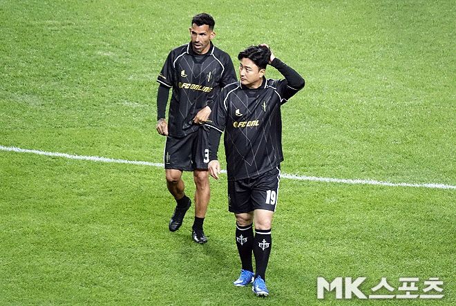 카를로스 테베즈(사진 왼쪽), 안정환. 사진=이근승 기자