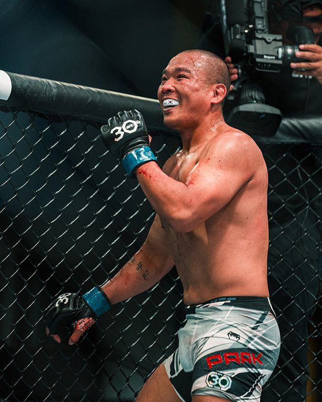 박준용이 2023년 7월 UFC 7승을 거둔 후 웃고 있다. 사진=TKO