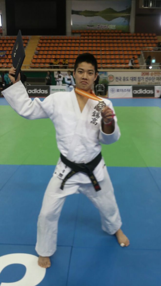 최동훈은 국가대표 2차 선발전을 겸한 2016년 순천만국가정원컵전국유도대회 개인전 남자고등부 –55㎏ 은메달을 획득했다.