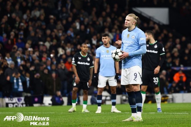 맨체스터 시티가 5연패를 끊어냈지만, 승리를 지키지 못했다. 황인범의 소속팀 페예노르트를 상대로 3-0으로 앞서가다 내리 3골을 헌납하며 3-3 무승부로 경기를 끝마쳤다. 사진(잉글랜드 맨체스터)=ⓒAFPBBNews = News1