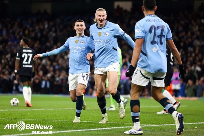 맨체스터 시티가 5연패를 끊어냈지만, 승리를 지키지 못했다. 황인범의 소속팀 페예노르트를 상대로 3-0으로 앞서가다 내리 3골을 헌납하며 3-3 무승부로 경기를 끝마쳤다. 사진(잉글랜드 맨체스터)=ⓒAFPBBNews = News1