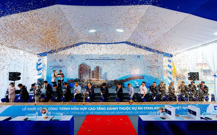 베트남 하노이 스타레이크 신도시 K8HH1 착공식 시삽 현장. 대우건설