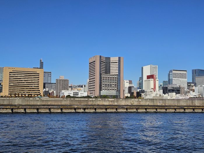 스미다강에서 바라본 옛 쓰키지 시장 터. 강과 인접한 부분은 수상택시 등이 운행되는 항구가 들어선다. [도쿄 = 이승훈 특파원]