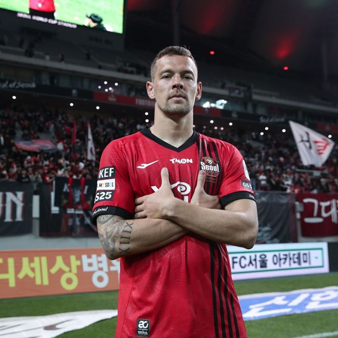 FC서울 일류첸코가 2024 K리그1 홈경기 상무전 승리 기념 촬영을 하고 있다. 사진=한국프로축구연맹 제공