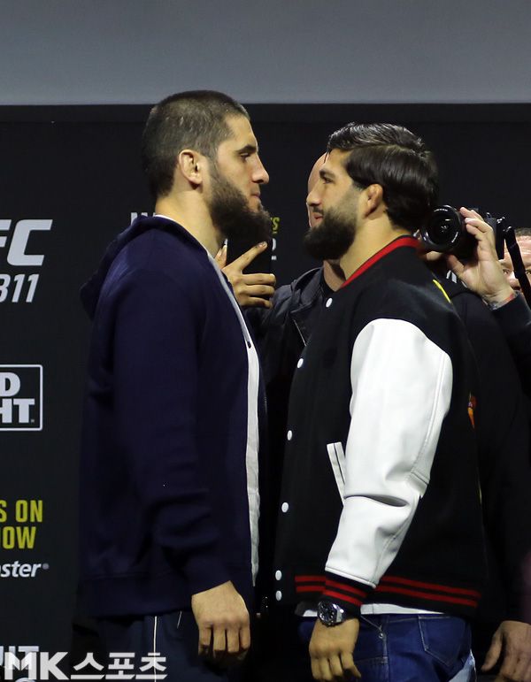 메인 이벤트에서 격돌하는 마카체프와 사르키안이 페이스 투 페이스를 하고 있다. 사진(美 라스베가스)= 김재호 특파원