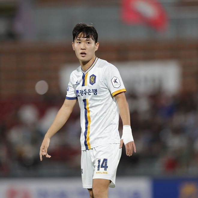 광주 정호연이 2024 K리그1 원정경기 상무전을 치르고 있다. 사진=한국프로축구연맹 제공