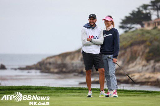 지난 2023년 US 여자오픈에서 남편 조니 웨스트가 미셸 위의 캐디로 나선 모습. 사진=ⓒAFPBBNews = News1