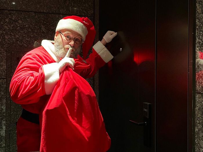 북한산을 찾은 산타클로스 / 사진 = 파라스파라 서울