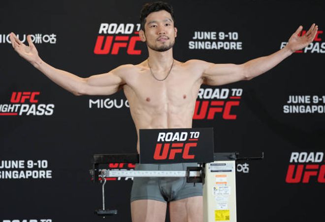 홍준영이 Road to UFC 시즌1 페더급 준준결승 계체를 통과하고 있다. 사진=TKO
