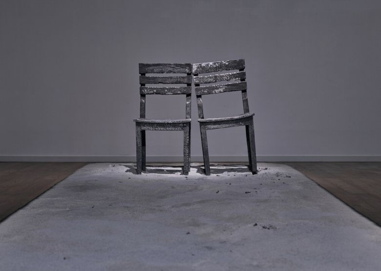 김승영 '두 개의 의자'(2024).  김용관