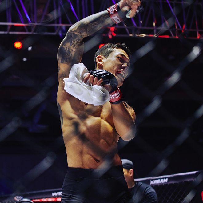 유주상이 ZFN 2 메인카드 제5경기를 이긴 후 기뻐하고 있다. 사진=MCP ECC 제공