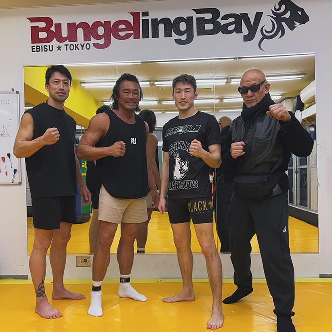 왼쪽에서 2번째가 아키야마 요시히로(추성훈). 오른쪽 옆이 야마모토 세이고. 사진@seigo.yamamoto