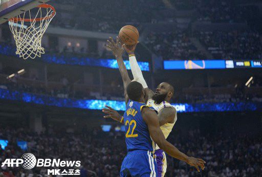 르브론은 레이커스의 승리를 이끌었다. 사진(美 샌프란시스코)=ⓒAFPBBNews = News1