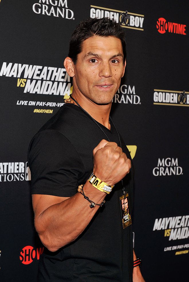 초대 UFC 라이트헤비급 챔피언 프랭크 섐록이 2014년 9월 플로이드 메이웨더 주니어 세계복싱평의회 66.7㎏ 및 69.9㎏ 두 체급 통합 타이틀매치 전날 VIP 파티 기념 촬영을 하고 있다. 사진=Getty Images=연합뉴스 제공