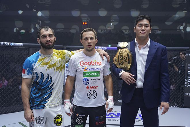 왼쪽부터 제2회 로드FC 글로벌 토너먼트 준결승 이후 카밀 마고메도프, 아르투르 솔로비예프, 박시원. 사진=세계격투스포츠협회
