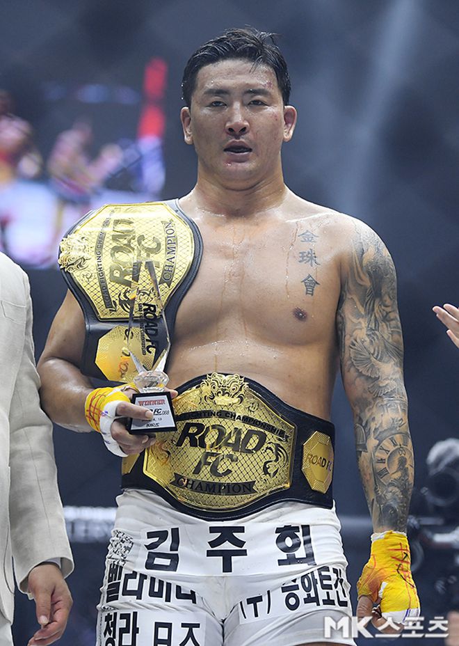 초대 로드FC 헤비급/라이트헤비급 챔피언 김태인. 사진=천정환 기자
