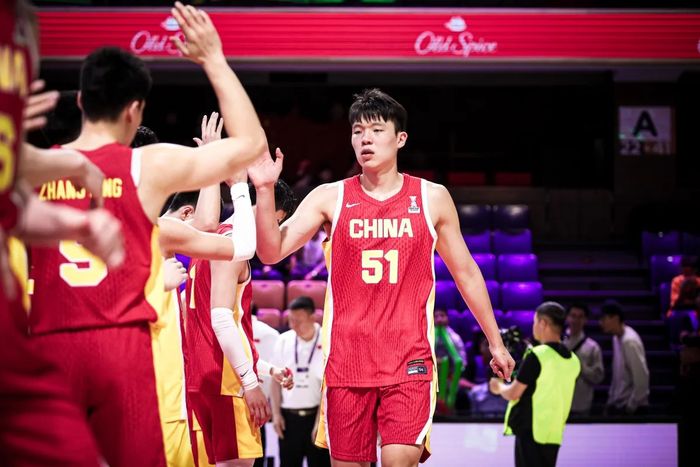 동 세대 최고의 선수들이었던 이주영과 이채형, 강성욱, 문유현은 아직 대학 레벨에 머물러 있다. 그러나 양한센은 단 2년 만에 CBA에서 정상급 빅맨으로 성장했고 이제는 NBA를 바라보고 있다. 큰 차이로 벌어지고 있다. 사진=FIBA 제공