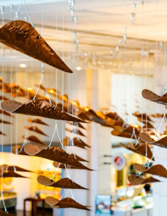 로비의  ‘훌라리 이 카라’라는 설치 미술 / 사진=프린스 와이키키