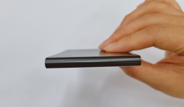 < 시험평가 완료 제품(1.5R 20만 회 접힘 테스트 및 열전도율 400W/mK 이상 성능 검증) / ㈜신금하 제공 >