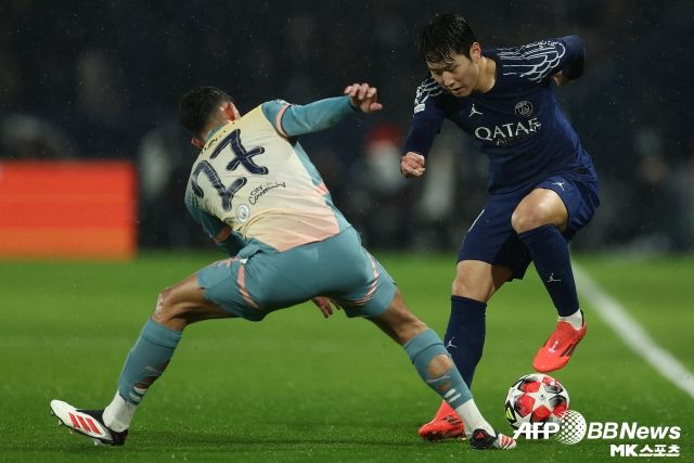 PSG는 후반 시작과 함께 연달아 실점하며 무너졌다. 그러나 이강인 대신 투입한 뎀벨레를 필두로 스피드를 살렸고 지친 맨시티를 마음껏 두들겼다. 결국 뎀벨레, 바르콜라, 네베스, 하무스가 릴레이 득점에 성공, 멋진 역전승을 거뒀다. 사진(파리 프랑스)=AFPBBNews=News1