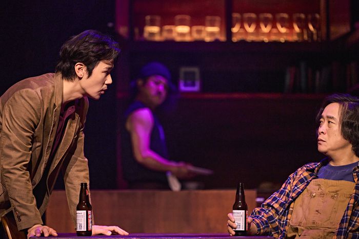 가족 간 소통의 중요성을 다룬 연극 ‘붉은 낙엽’. 라이브러리컴퍼니