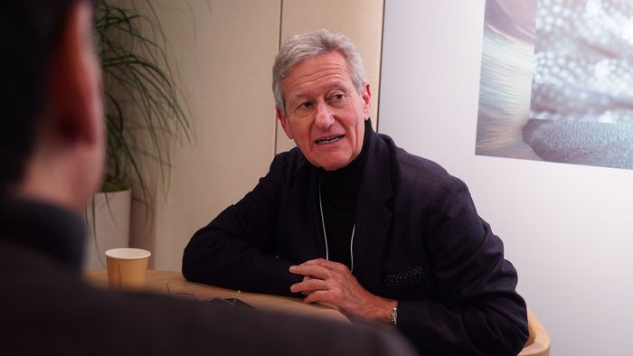 존 칩먼 IISS 이사장이 스위스 다보스에서 열린 세계지식포럼에서 손현덕 매일경제 대표와 인터뷰를 진행하고 있다. [배병민 MBN 기자]