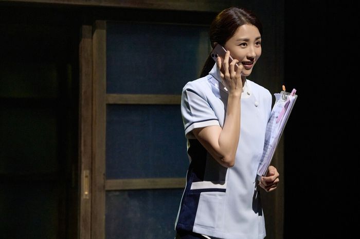 진하게 피어나는 가족의 정을 다룬 연극 ‘바닷마을 다이어리’. 라이브러리컴퍼니